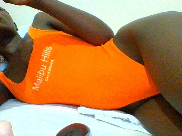 Bella-22 live cam on BongaCams