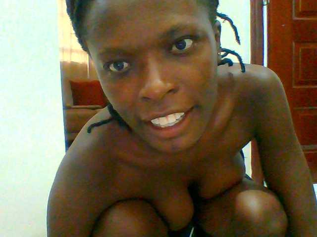 Bella-22 live cam on BongaCams