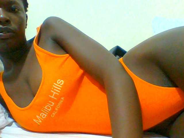 Bella-22 live cam on BongaCams