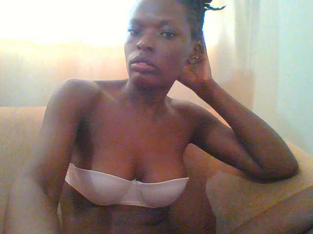 Bella-22 live cam preview