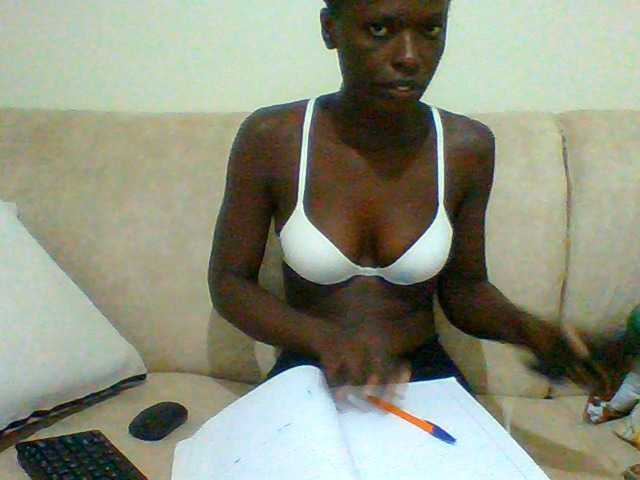 Bella-22 live cam on BongaCams