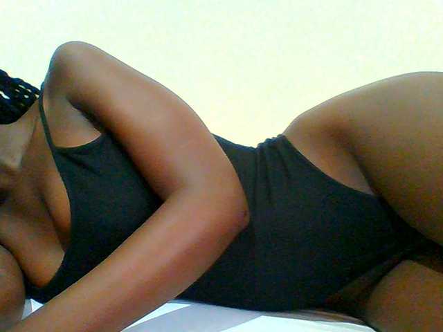 Bella-22 live cam on BongaCams