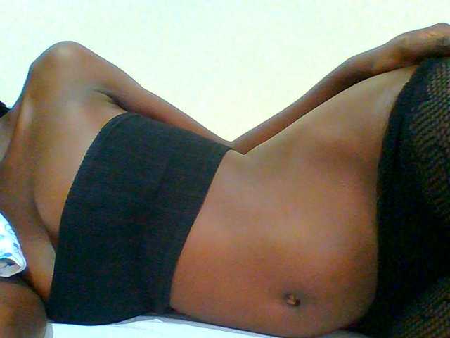 Bella-22 live cam on BongaCams