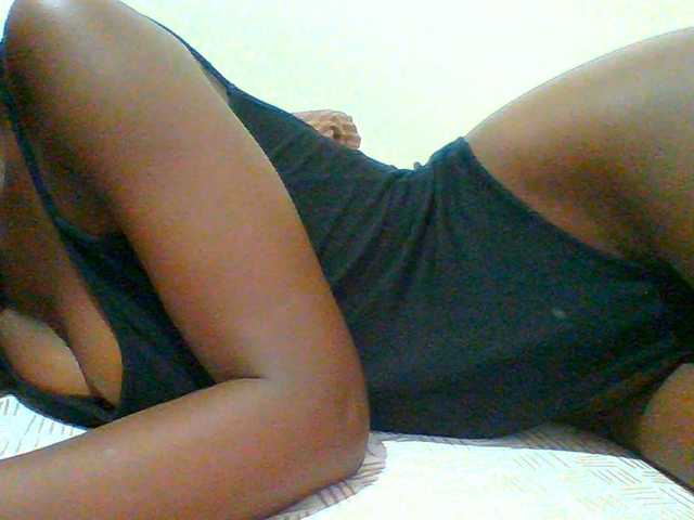 Bella-22 live cam on BongaCams