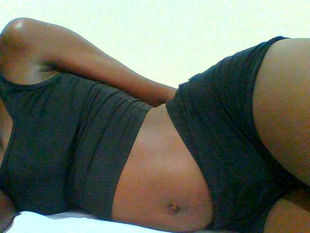 Bella-22 live cam on BongaCams