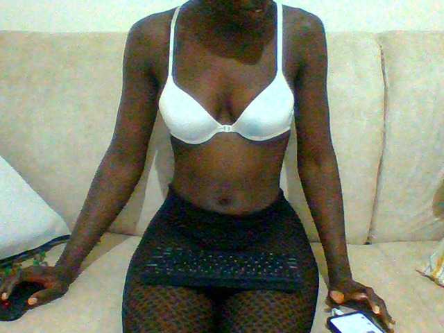 Bella-22 live cam on BongaCams