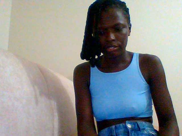 Bella-22 live cam on BongaCams