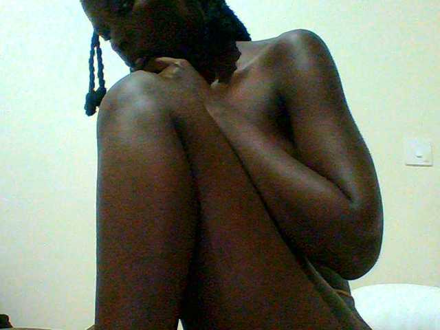 Bella-22 live cam on BongaCams