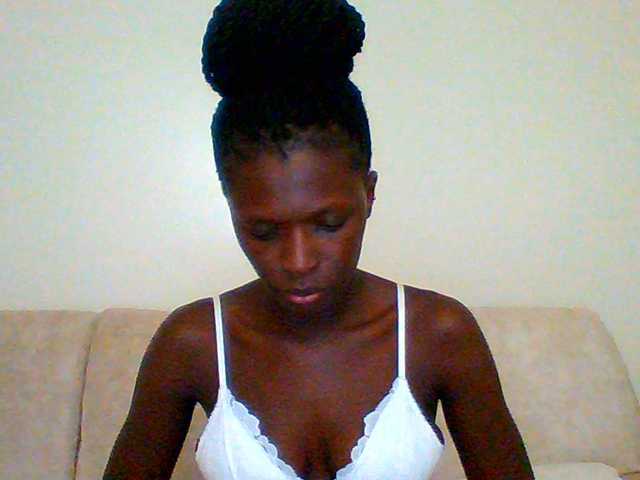 Bella-22 live cam on BongaCams