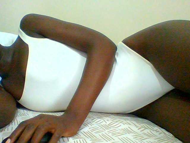 Bella-22 live cam on BongaCams