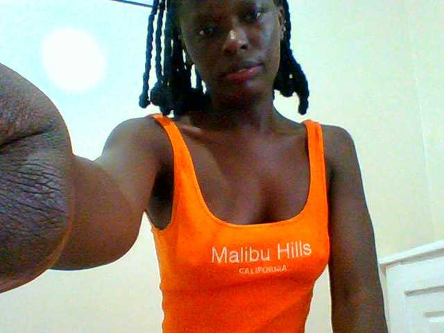 Bella-22 live cam on BongaCams