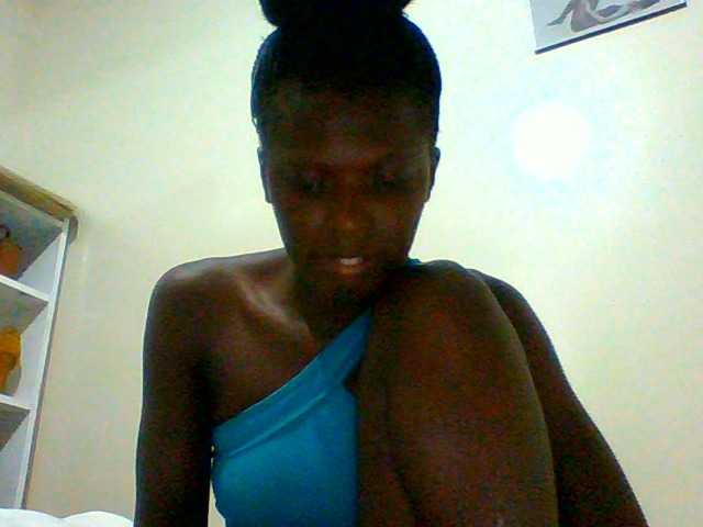 Bella-22 live cam on BongaCams