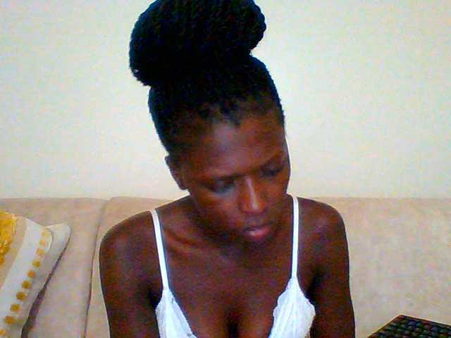 Bella-22 live cam on BongaCams
