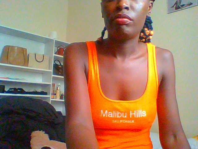Bella-22 live cam on BongaCams