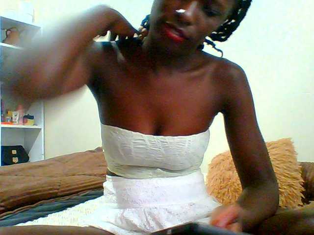 Bella-22 live cam on BongaCams