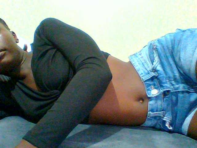 Bella-22 live cam on BongaCams