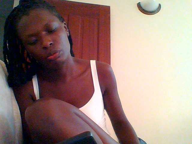 Bella-22 live cam on BongaCams
