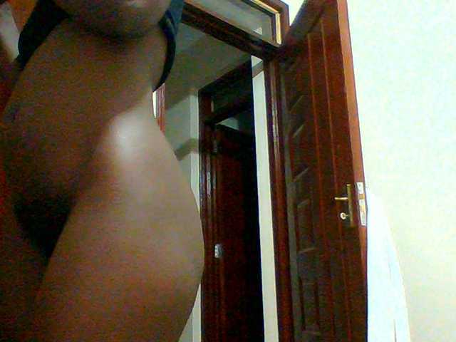 Bella-22 live cam on BongaCams