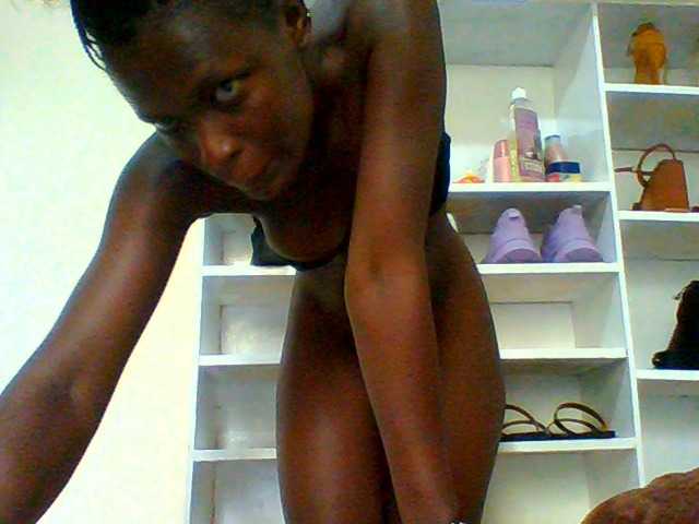 Bella-22 live cam on BongaCams
