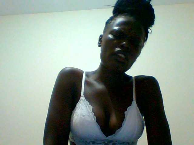 Bella-22 live cam on BongaCams