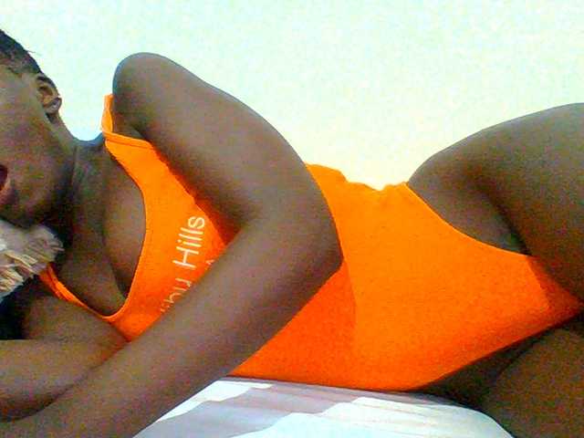 Bella-22 live cam on BongaCams