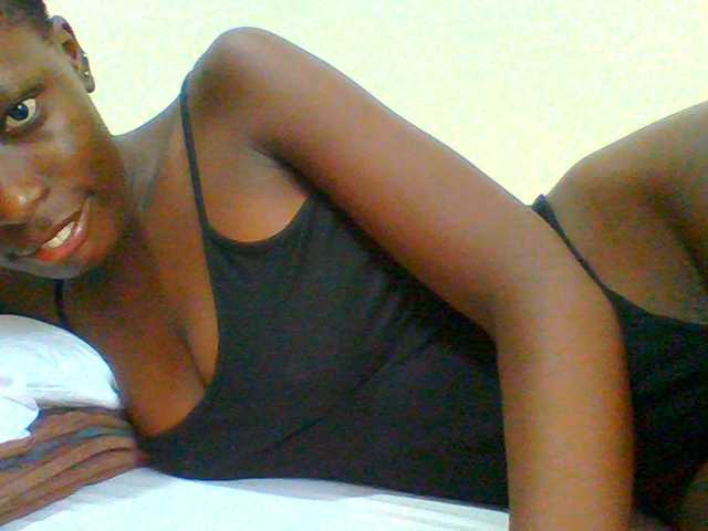 Bella-22 live cam on BongaCams