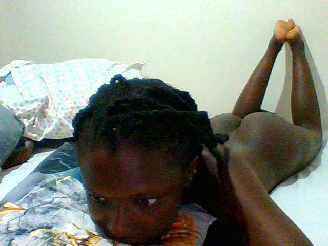 Bella-22 live cam on BongaCams