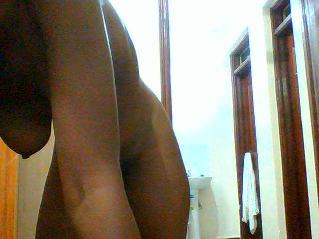 Bella-22 live cam on BongaCams