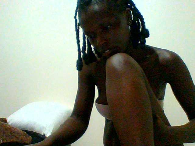 Bella-22 live cam on BongaCams