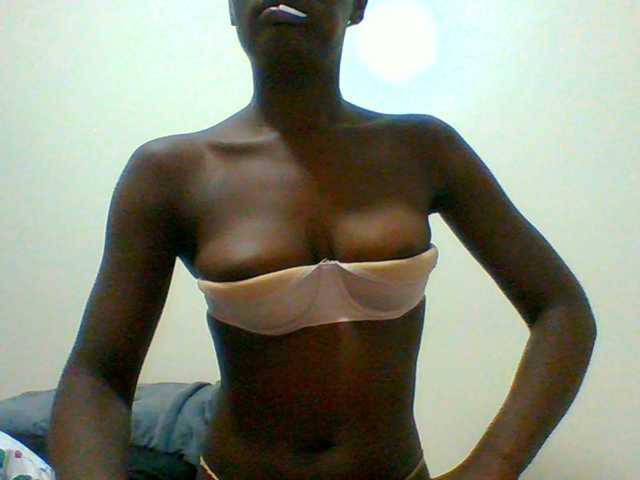 Bella-22 live cam on BongaCams