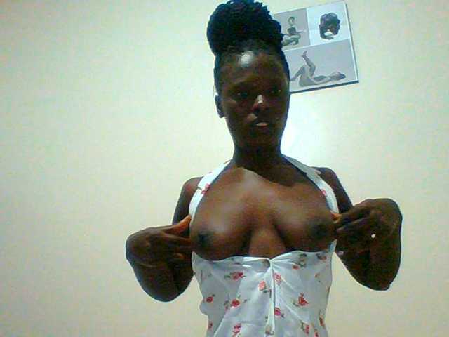 Bella-22 live webcam show