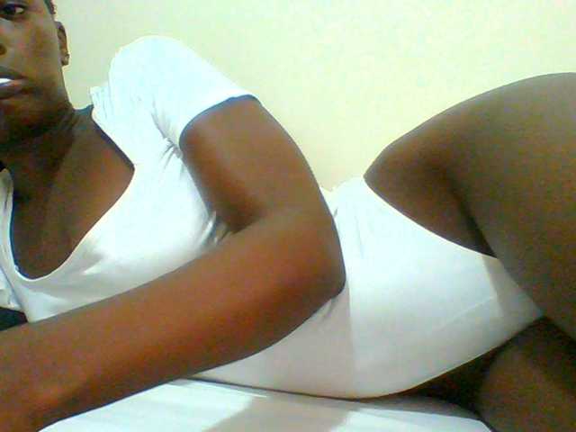 Bella-22 live cam on BongaCams