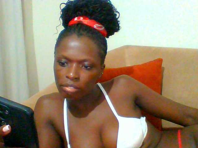 Bella-22 live cam on BongaCams