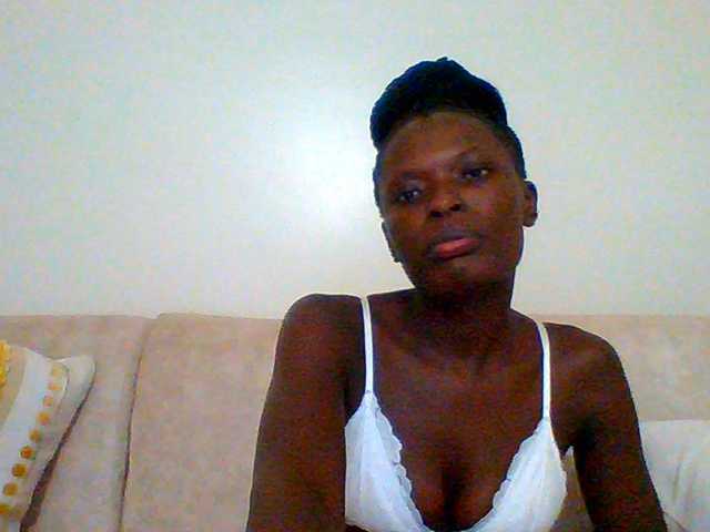 Bella-22 live cam on BongaCams
