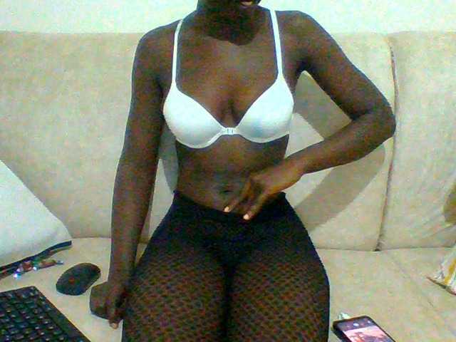 Bella-22 live cam on BongaCams