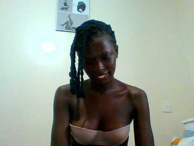 Bella-22 live cam on BongaCams
