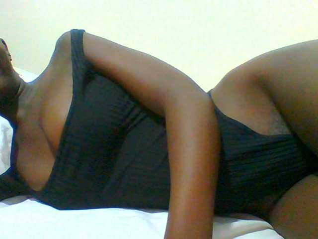Bella-22 live cam on BongaCams