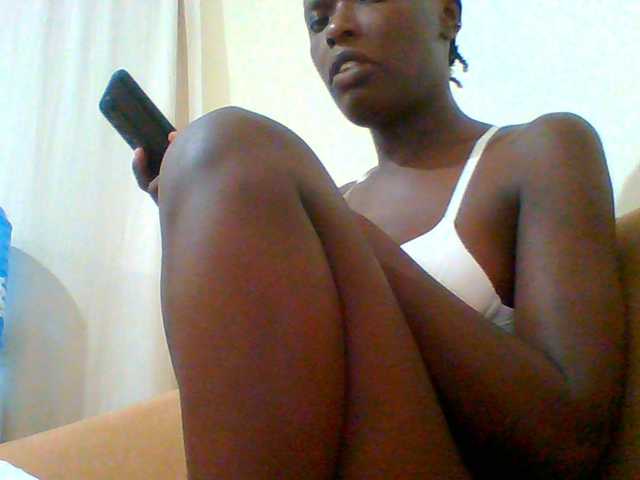 Bella-22 live cam on BongaCams