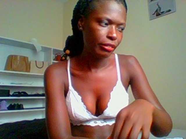 Bella-22 live cam on BongaCams