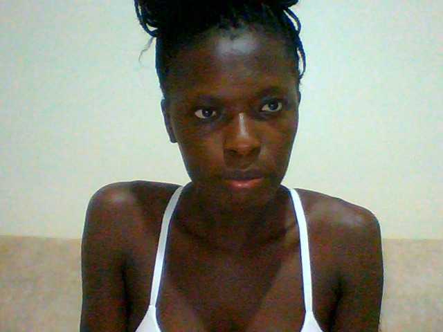 Bella-22 live cam on BongaCams