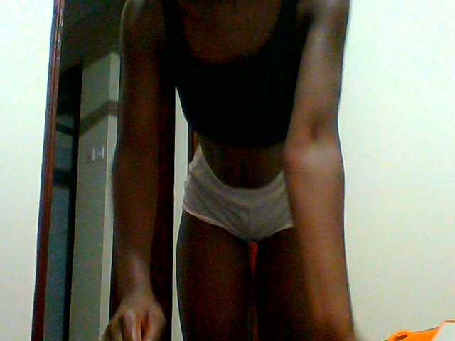Bella-22 live cam on BongaCams