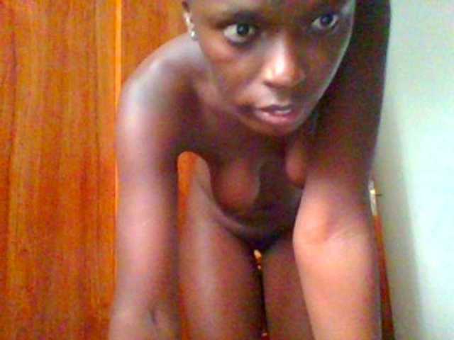 Bella-22 live cam on BongaCams