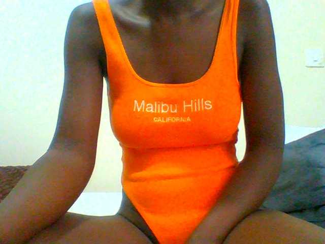 Bella-22 live cam on BongaCams