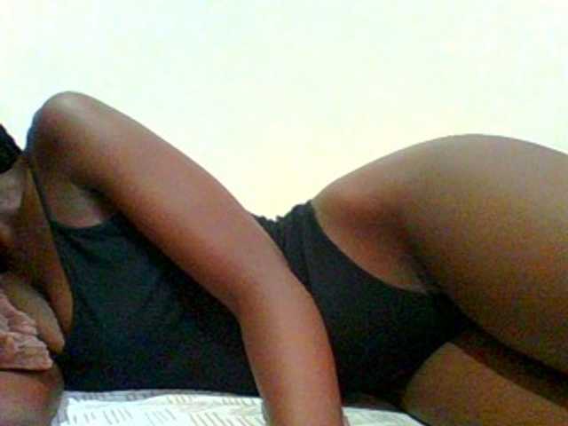 Bella-22 live cam on BongaCams