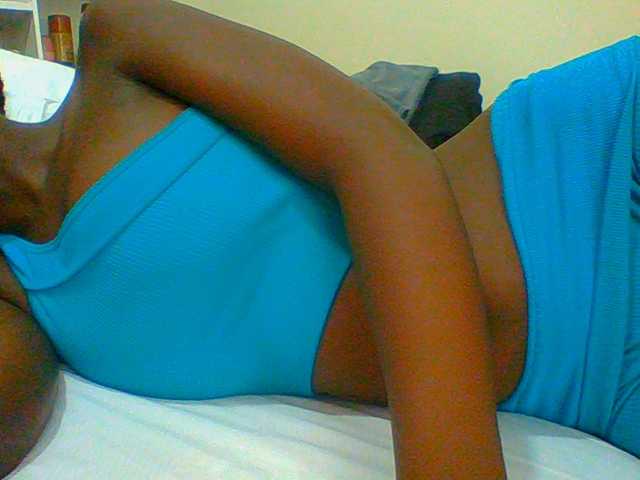 Bella-22 live cam on BongaCams