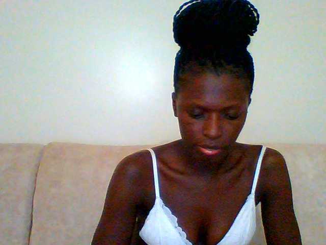 Bella-22 live cam on BongaCams