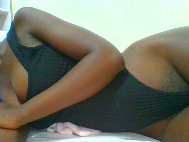 Bella-22 live cam preview