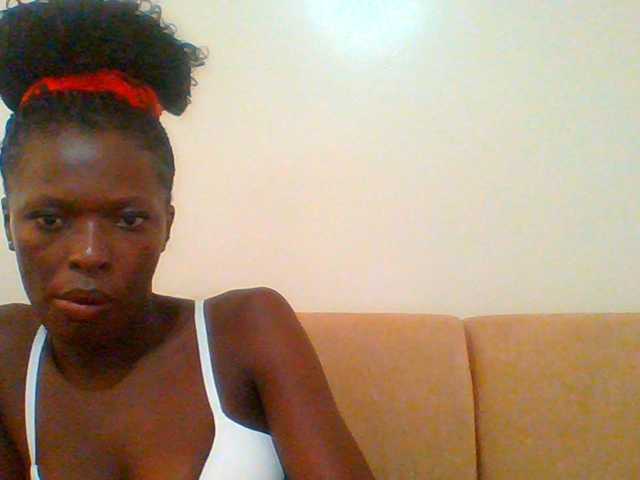 Bella-22 live cam on BongaCams