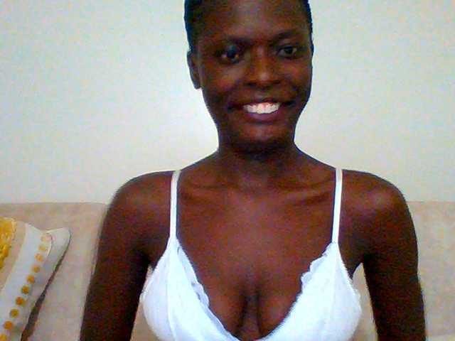 Bella-22 live cam on BongaCams