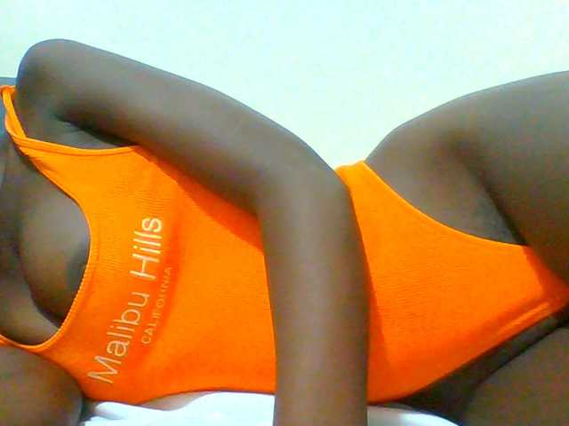 Bella-22 live cam on BongaCams